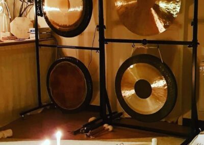 Gong – Bring something soft to lie on!